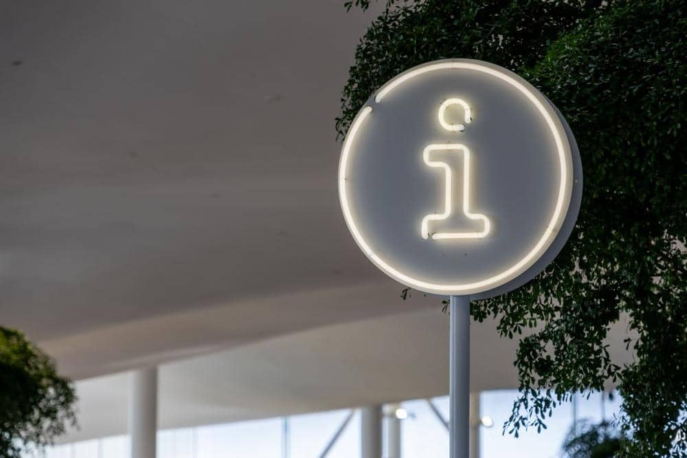 Informationsskilte til erhverv skaber overblik og et professionelt førstehåndsindtryk